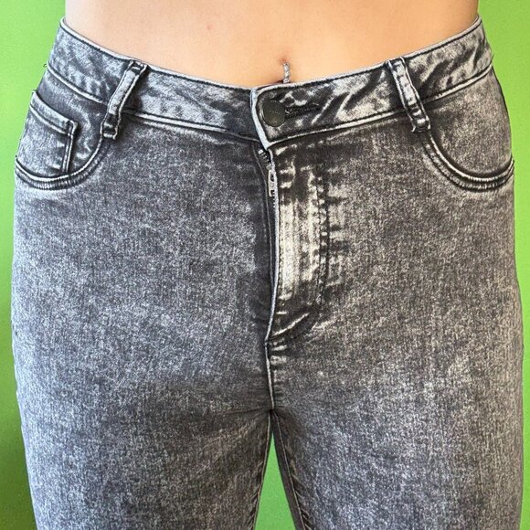 Gray marble acid wash skinny jeans with booty enhancing design / Large / 12 - Picture 2 of 5